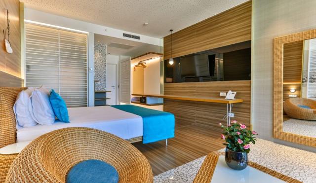 Carine Kumbor Beach Hotel