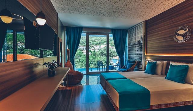 Carine Kumbor Beach Hotel