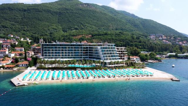 Carine Kumbor Beach Hotel
