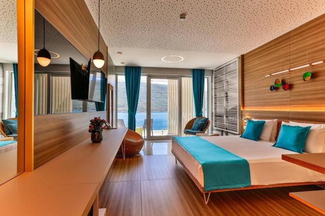Carine Kumbor Beach Hotel