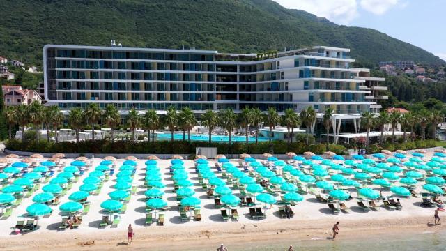 Carine Kumbor Beach Hotel