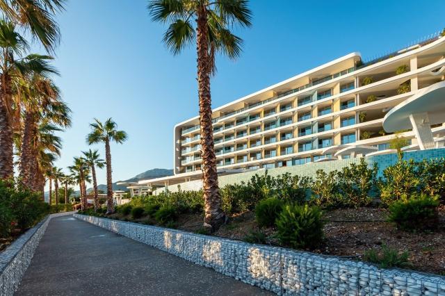Carine Kumbor Beach Hotel