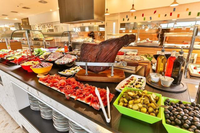 Carine Kumbor Beach Hotel