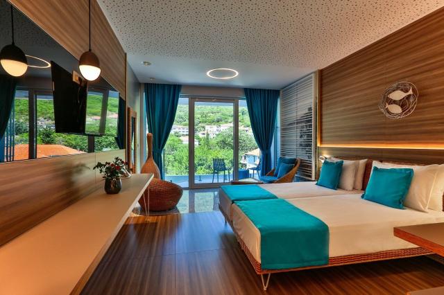 Carine Kumbor Beach Hotel