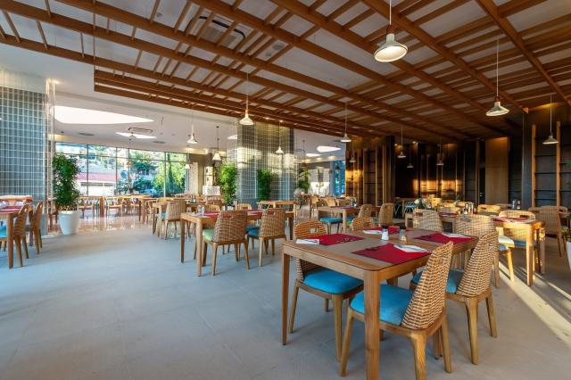 Carine Kumbor Beach Hotel