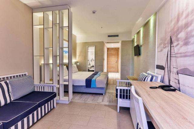 Carine Hotel Delfin