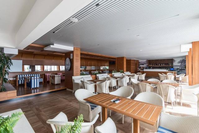 Carine Hotel Delfin