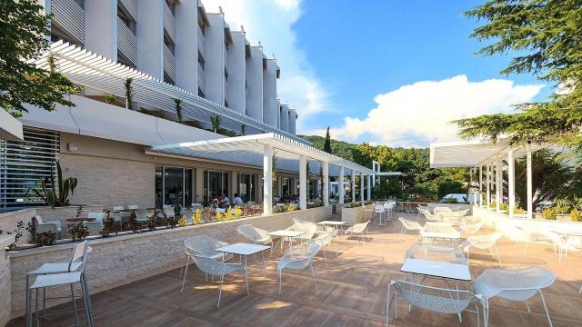 Carine Hotel Delfin