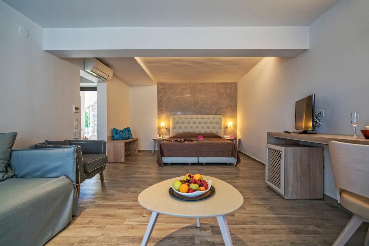 Lagomandra Beach Hotel