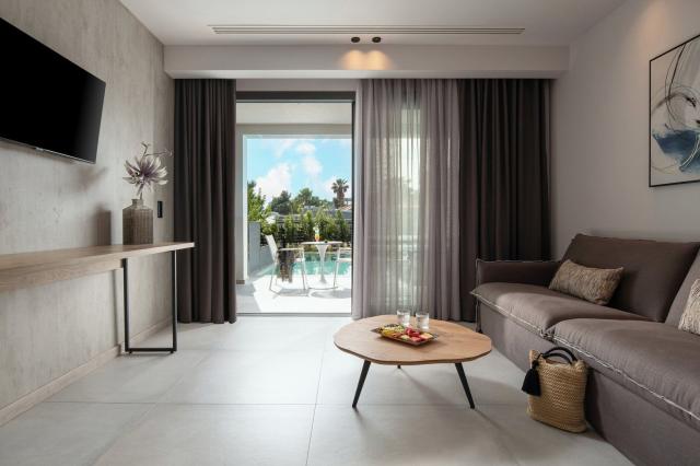 Lagomandra Beach Hotel