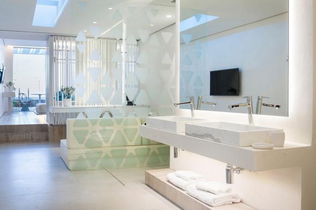 Mykonos Dove Beach Hotel