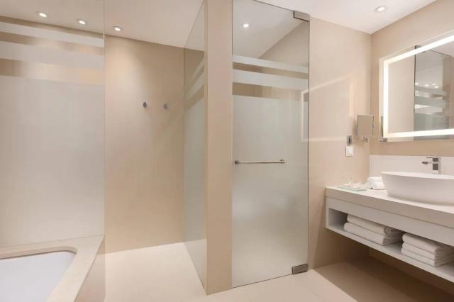 Pine Cliffs Resort, the Luxury Collection