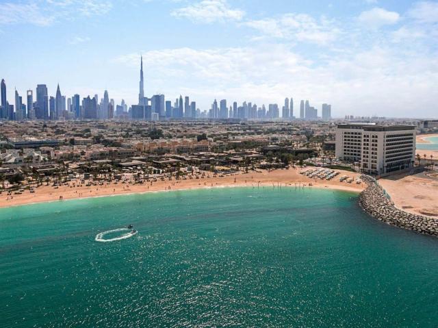 Hotel Rove La Mer Beach
