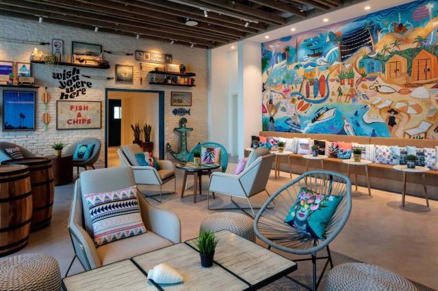 Hotel Rove La Mer Beach