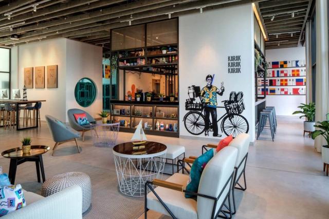 Hotel Rove La Mer Beach