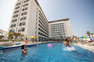 Rove La Mer Beach