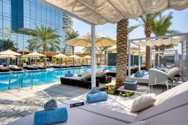 Hotel The First Collection JVC