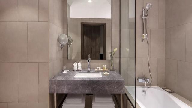 Hotel The First Collection JVC