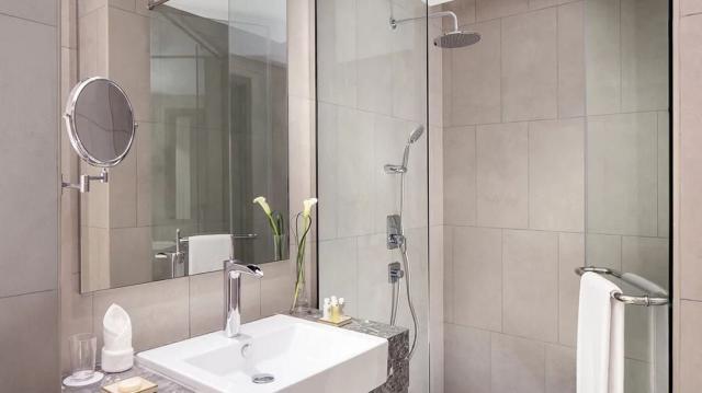 Hotel The First Collection JVC