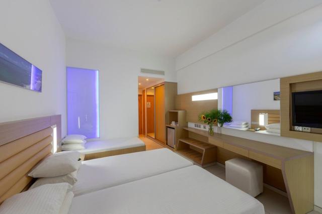 Vrissaki Beach Hotel