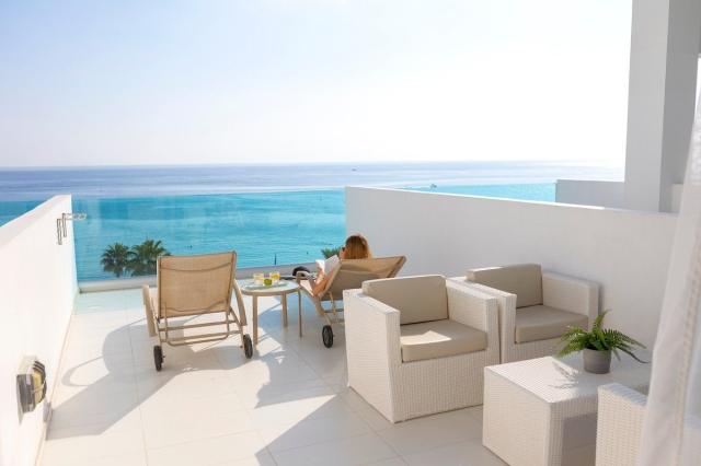 Vrissaki Beach Hotel