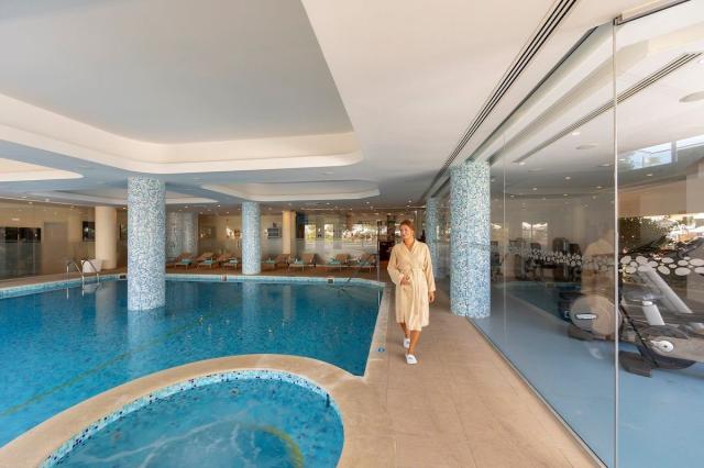 Vrissaki Beach Hotel