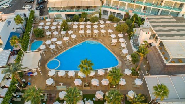 Vrissaki Beach Hotel