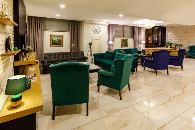 Golden Crown Hotel
