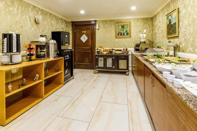 Golden Crown Hotel