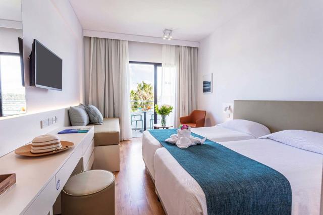 Hotel Louis Phaethon Beach