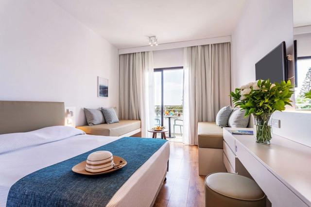Hotel Louis Phaethon Beach