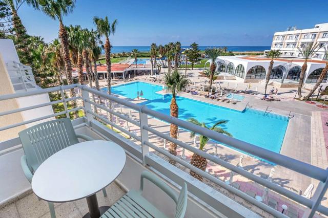 Hotel Louis Phaethon Beach