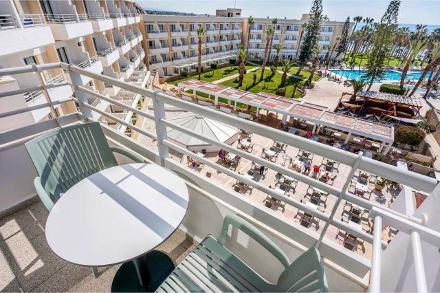 Hotel Louis Phaethon Beach