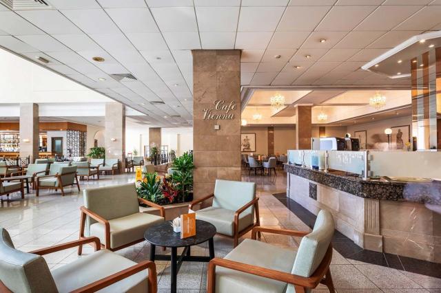 Hotel Louis Phaethon Beach