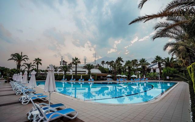 Hotel Emelda Sun Club