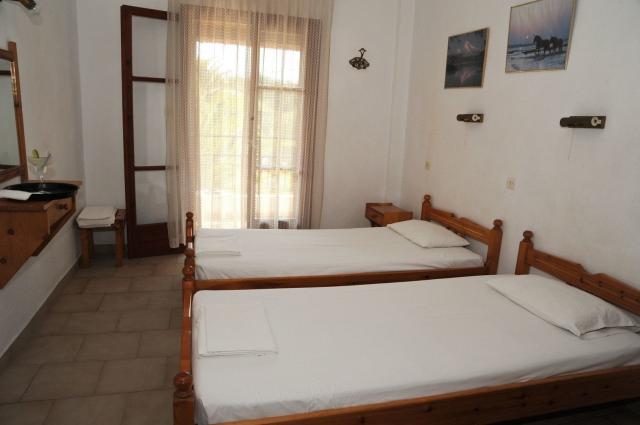Captain's Studios Apartments