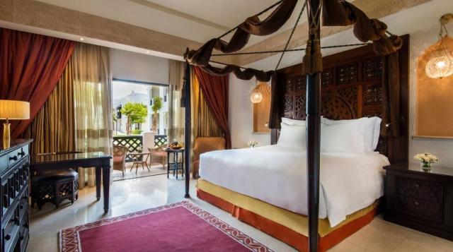 Hotel Sharq Village & Spa by Ritz-Carlton