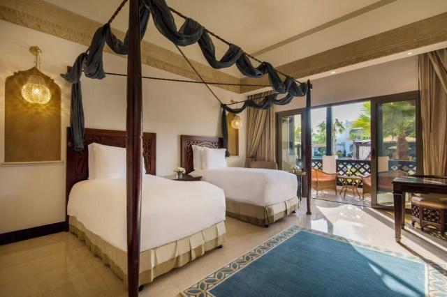 Hotel Sharq Village & Spa by Ritz-Carlton