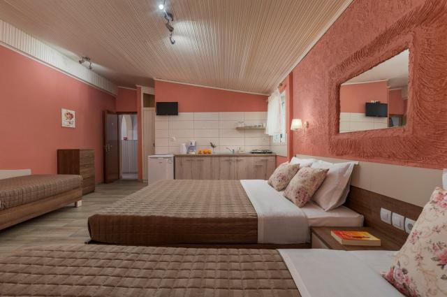 Ouzas Luxury Hotel