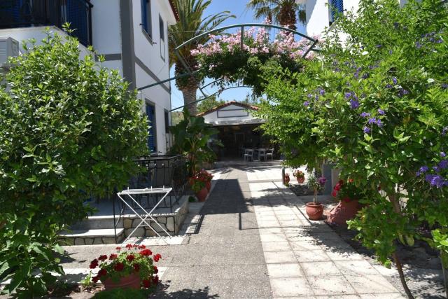Hotel Anaxos Gardens