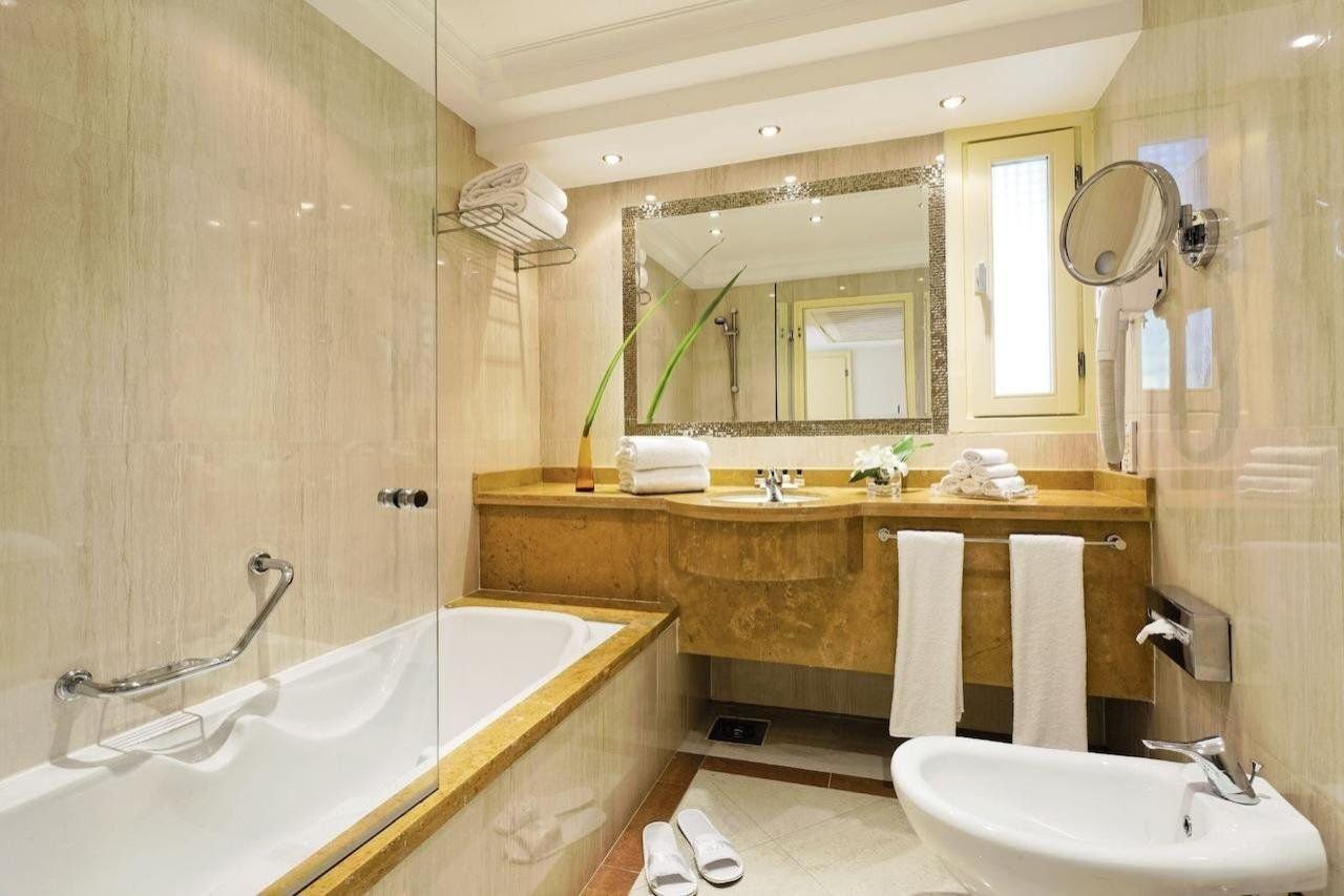 Cairo Pyramids Hotel