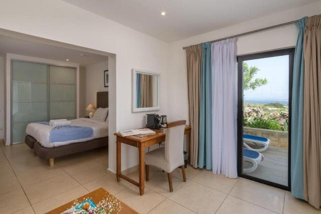 Ta' Cenc Hotel