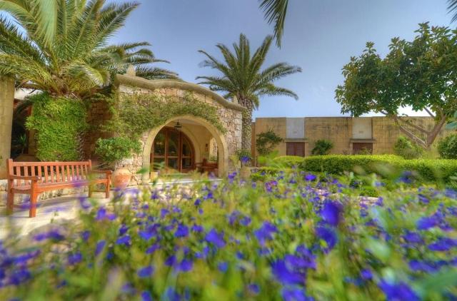 Ta' Cenc Hotel