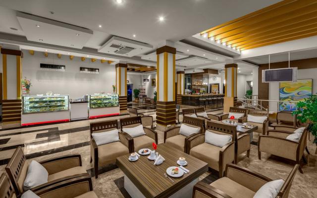 Hotel Crystal Aura Beach Resort & Spa