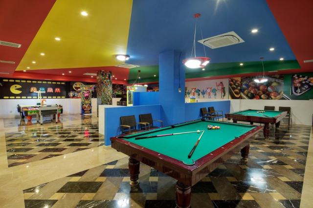 Hotel Crystal Aura Beach Resort & Spa