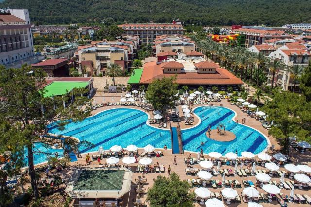 Hotel Crystal Aura Beach Resort & Spa