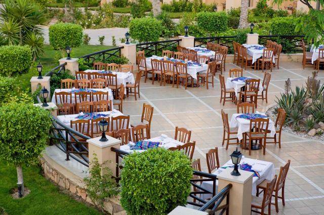 Hotel Jaz Almaza Beach Resort