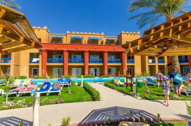 Malý okruh Egyptem / Privátní auto s průvodcem & Hotel Titanic Palace