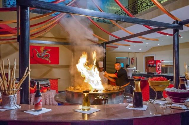 Malý okruh Egyptem / Privátní auto s průvodcem & Hotel Titanic Palace