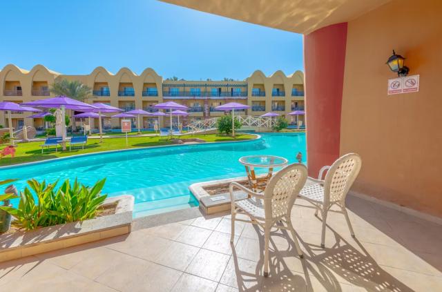 Malý okruh Egyptem / Privátní auto s průvodcem & Hotel Titanic Palace